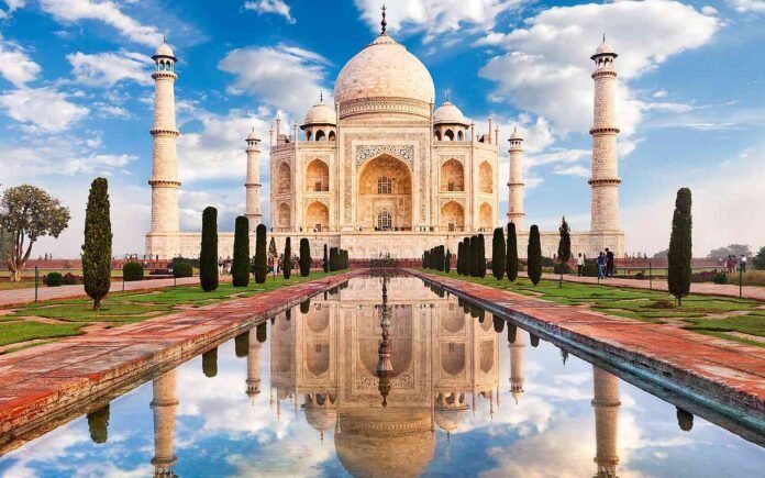 Hidden information, past events, and true details about the Taj Mahal.