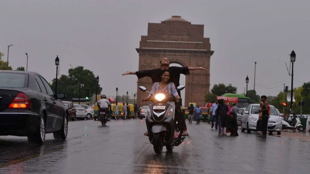 IMD Forecast Light Rain Expected in Delhi Today; Temperature Set to Drop Further in Coming Days