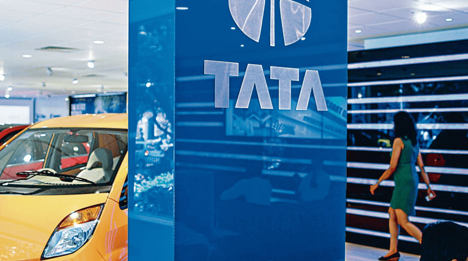 Tata Motors Stock Surges 8% as Demerger Plan Propels Share Price Beyond ₹1,000 for the First Time