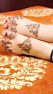 Unique Foot Simple Mehndi Designs.